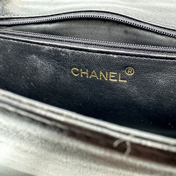 Chanel Black Lambskin Full Flap Shoulder Bag - Picture 3 of 16